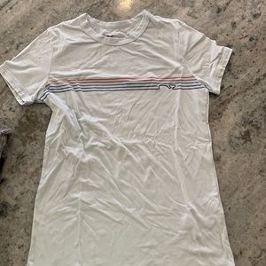 Like new Vineyard Vines ultra soft tshirt with stripe design